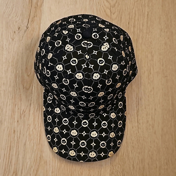 NWOT Black & Metallic Gold Ball cap w Adjustable Back. - Picture 2 of 8